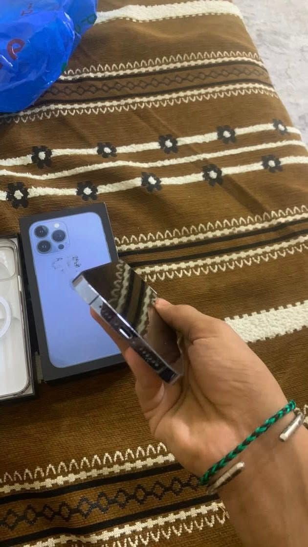 ايفون 13 برو ماكس ipone 13pro max
لون بحري مميز
جهاز طبعن كلش نضيف ولا زلغ بي
الشاصي نضيف كلش ولازلغ
ملحقاته كارتونه وكفر
مساحته 512 وكلش حلو
بطاريته ٨٢ بلاد
ومايفقد شحن يضل يوم كامل والله
ومابي اي شي
مستبدل بي فقط كامره اماميه 
كامره تجاريه اصليه الجوده اصليه
واحلا من الواقع شرط الجهاز فقط
مستبدل كامره اماميه
فيس ايدي شغال
كلشي شغال سعره 750 وبي مجال قليل 
رقمي
***********
