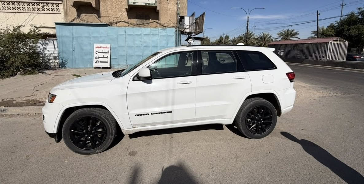 السلام عليكم جيب موديل 2017 وارد أمريكي (بلاك توب ) حادث موضح بل صور مع سونار بيه بارد  جاملغ وباب قليل حداديه امامي خلفي جديد محرك وكير بلاد وضع شركه تدفه تبريد كله شغال ماشيه ٩٧ مايل تايرات جديده شاشه كبيره انضمه قياده تحكم ستيراً شفتات دمام رادار خلفي توقف ذاتي حساسات بصمه صندوق كهرباء جلد تدفه كشن وستيراً قطعتين تبريد 
✅يرباك مطاك شواصي سليمات لغد يسار سليم لغد يسار ضرر بصيط وموضح من ضمن صور 
📍بغداد الغزاليه 
السعر /205💲
اي ستفسار الاتصال/*********** مؤمل 📞/ واتساب
