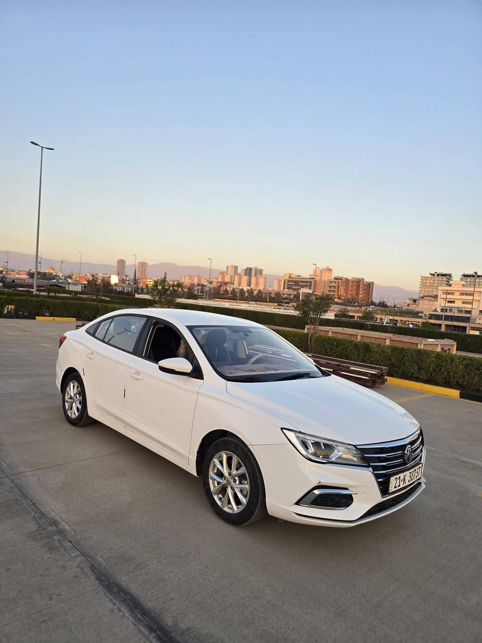 MG 5 standard plus 2024
سفری شەریکە بەڵام لەسەر زەمان لادراوە شاشەی شەریکەی لەسەرە ڕەنگی سپی ناو زەیتونی 
33 هەزار ڕۆشتووە گێر و مەکینە بە شەرت 
پێنج قوپاوی بچوکی هەیە لای دوو دەرگای  سەکن و تەنیشت دەرگای دواوە و سنوقەکەی بێئەوەی بۆیاخی ڕۆشتبێت بە PDR چاک دەرێتەوە لەوێنەکاندا دیارە
نرخی (97) گەڵا  
ژمارەی مۆبایل (***********)
