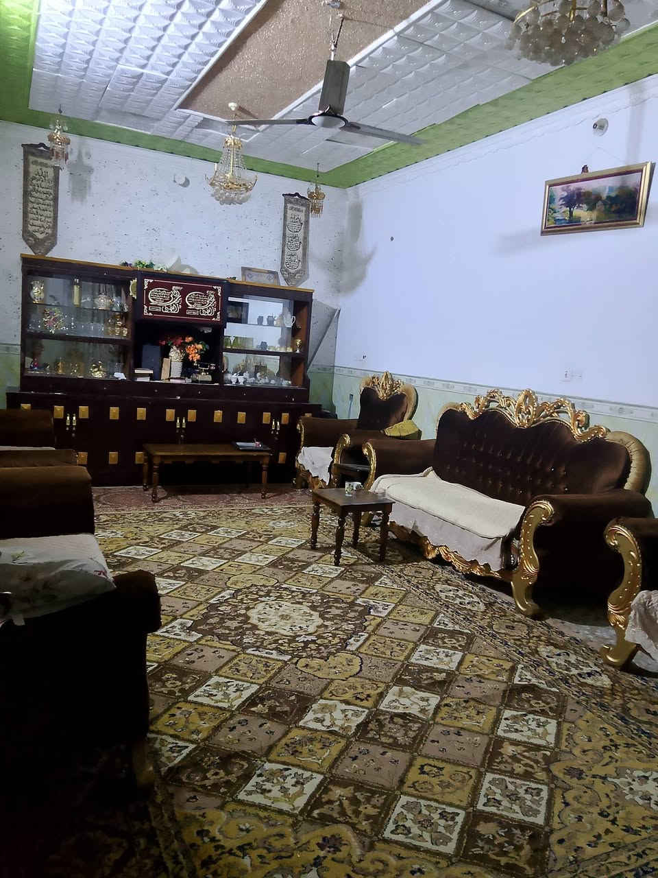 دار للبيع.  طابور صرف    في الهاشميه 
دار  المساحة 300م الجمعيه قرب معهد الغدير يتكون من طابقين 
الطابق الاول غرفتين نوم 3*4  وصاله 10*4.5 ومطبخ 6*4. حار. وبارد واستقبال 9*4. وترك حول الدار
الطابق الثاني غرفه نوم 5*4 و 7*4 بيتونه 9*4.5
مجمع صحيات داخلي ومجمع خارجي  للاستفسار الاتصال على الارقم 
***********
    ***********.
