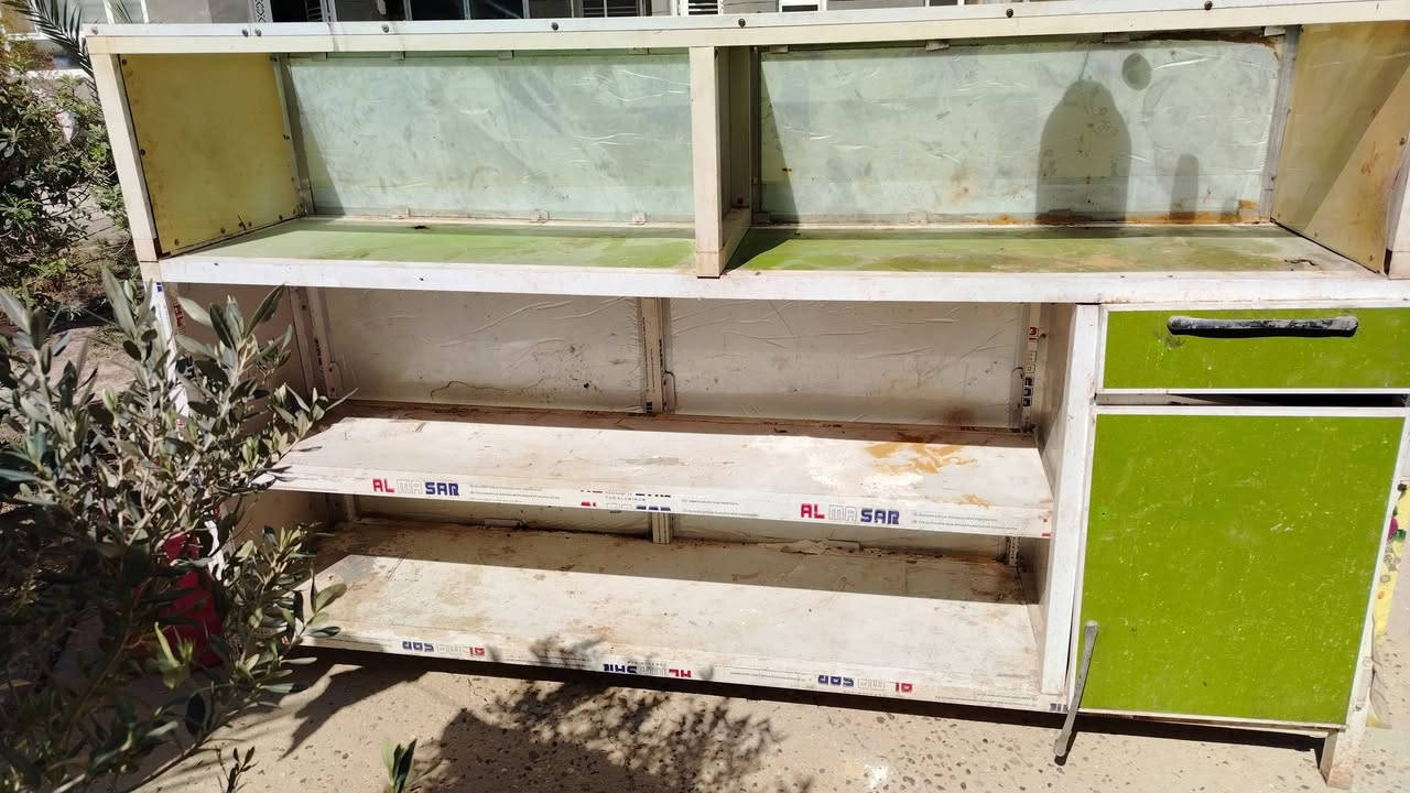 السلام عليكم حبايب ذني الغراض للبيع نضيفات مال كافتريا السعر مناسب هذا رقمي ***********
