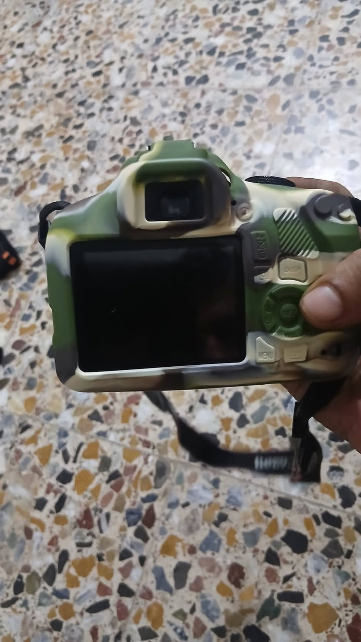 السلام عليكم
كمره كنون 1200Dلبيع
وياهه عدسات 3+شاحنه 
السعر 450وبيهه مجال 
العنوان بغداد راسلني خاص


**إذا كنت صاحب هذا الإعلان وتريد حذفه لأي سبب، رجاءا أرسل رسالة إلى الدعم الفني**