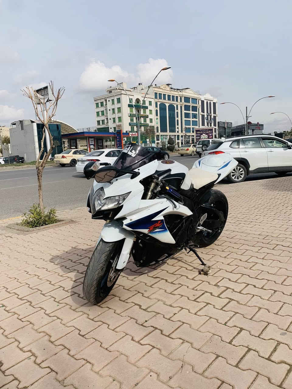 سلام عليكم جكسر 750 موديال 11 دراجه شغال بس ريداله شغل كهرباء مكينه بشرط شغال ومابي اي عيب وابي اوراقه كمرك مراوس وبيع حسب قناعه تواصل عل واتساب ***********
