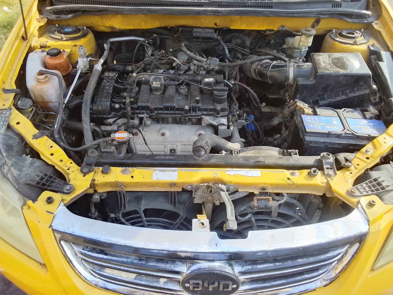 سلام عليكم ورحمه الله سياره بيوايدي موديل 13جي3 بلاد منضومه تبريد جديده تخم تاير جديد صدر امامي خلفي جديد كير ومحرك خير من الله سياره تخبل سنويه ل29 وبسمي تحويل ثاني يوم حادثه موضح بصوره  سعر 46ورقه مكاني بغداد حي الجهاد رقمي ***********
