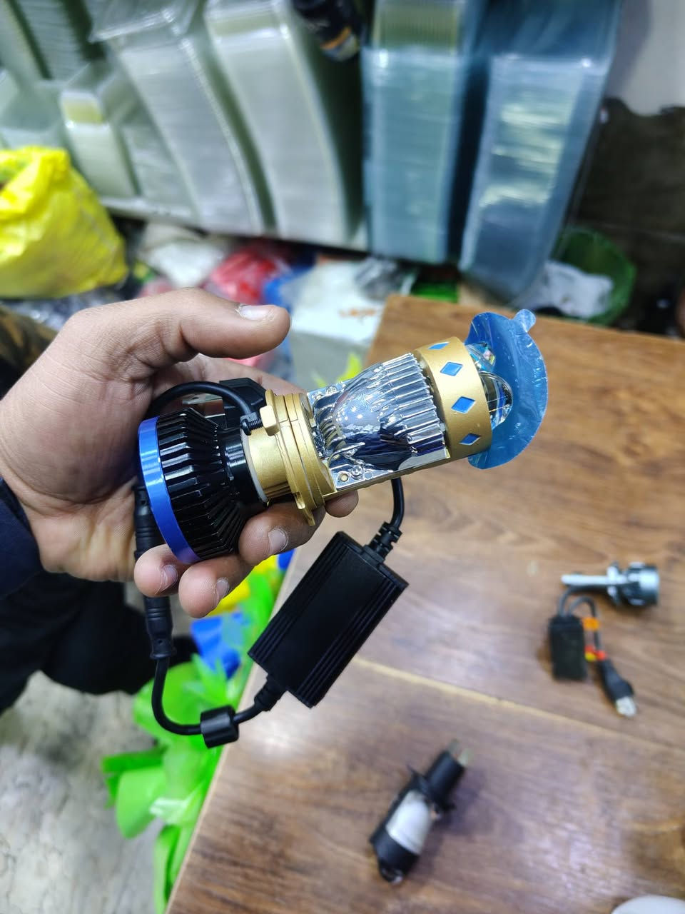 سلام عليكم لايت زينون اصل
زينون  السعر 15

لد عدسه 1 السعر 25 

لد عدسه 2 السعر 45 

مروحه كلهن اصليات
 
***********
