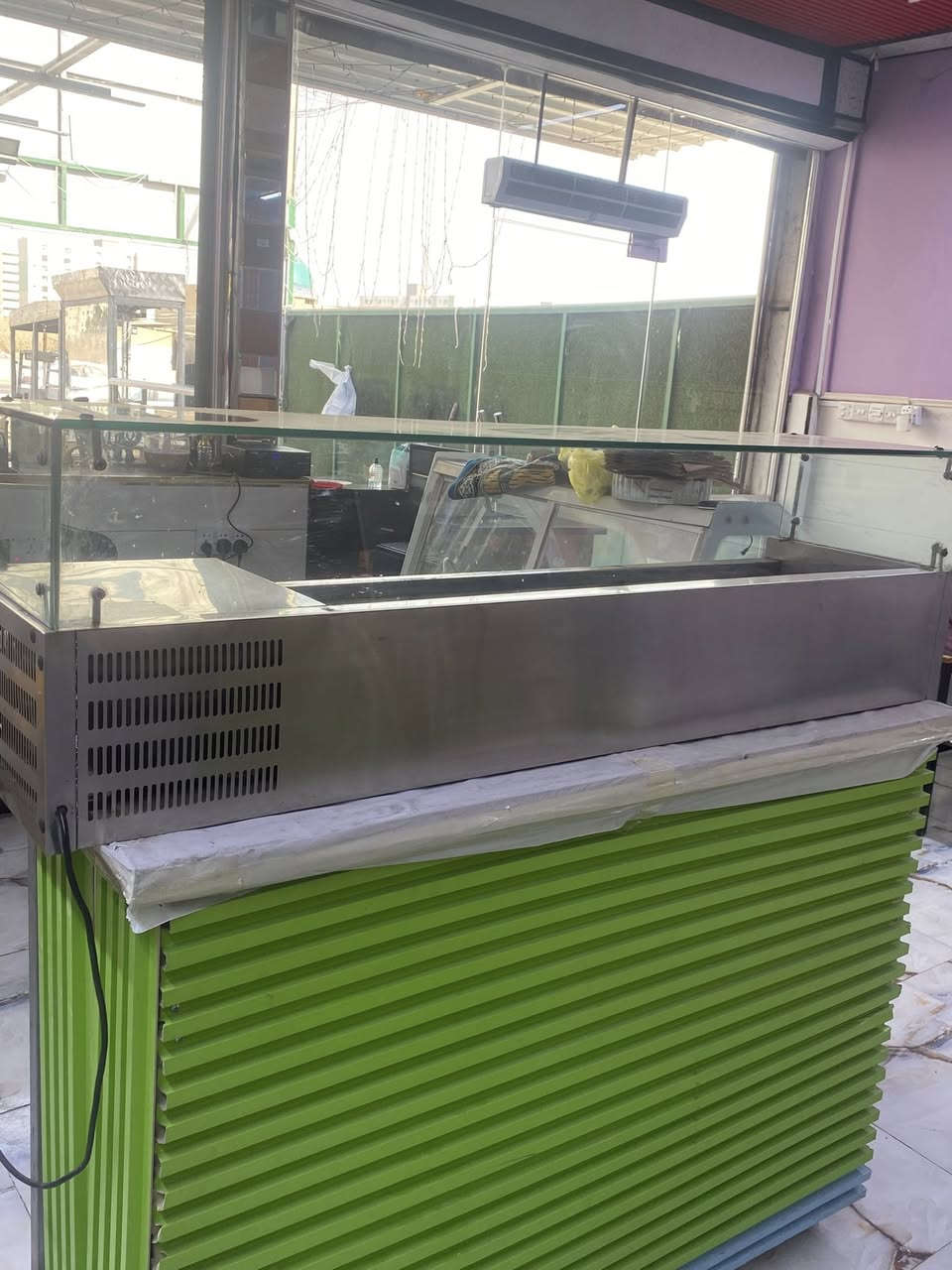 للبيع بسعر مناسب عارضه مقبلات
***********
