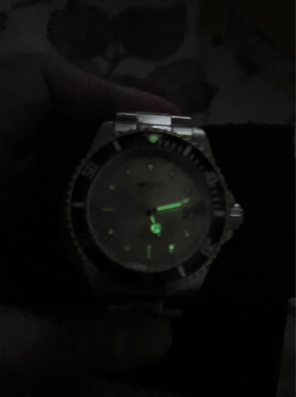 ⌚ ساعة Invicta غواصين – أوتوماتيك قطر ٤٠ ⌚

🔹 الحركة: أوتوماتيك (تعمل بدون بطارية)

🔹 الفئة: Professional Diver

🔹 مقاومة الماء: 200 متر

🔹 الزجاج: كريستال مقاوم للخدش

🔹 الإطار: دوّار (Diver Bezel) أسود مع تفاصيل ذهبية

🔹 لون المينا: ذهبي مع مؤشرات مضيئة

🔹 السوار: ستانلس ستيل

✨ ساعة قوية وفخمة، مناسبة للاستخدام اليومي والسباحة

✨ ماركة عالمية معروفة بتصاميم الغواصين

📍 السعر: 175 الف

📞 للتواصل: خاص او واتس اب

*********** بغداد, العراق
