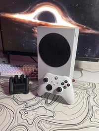 Xbox series S  ذاكرة 512  الجهاز جديد لك مستخدم شهر تقريبا  ما داخل اي...