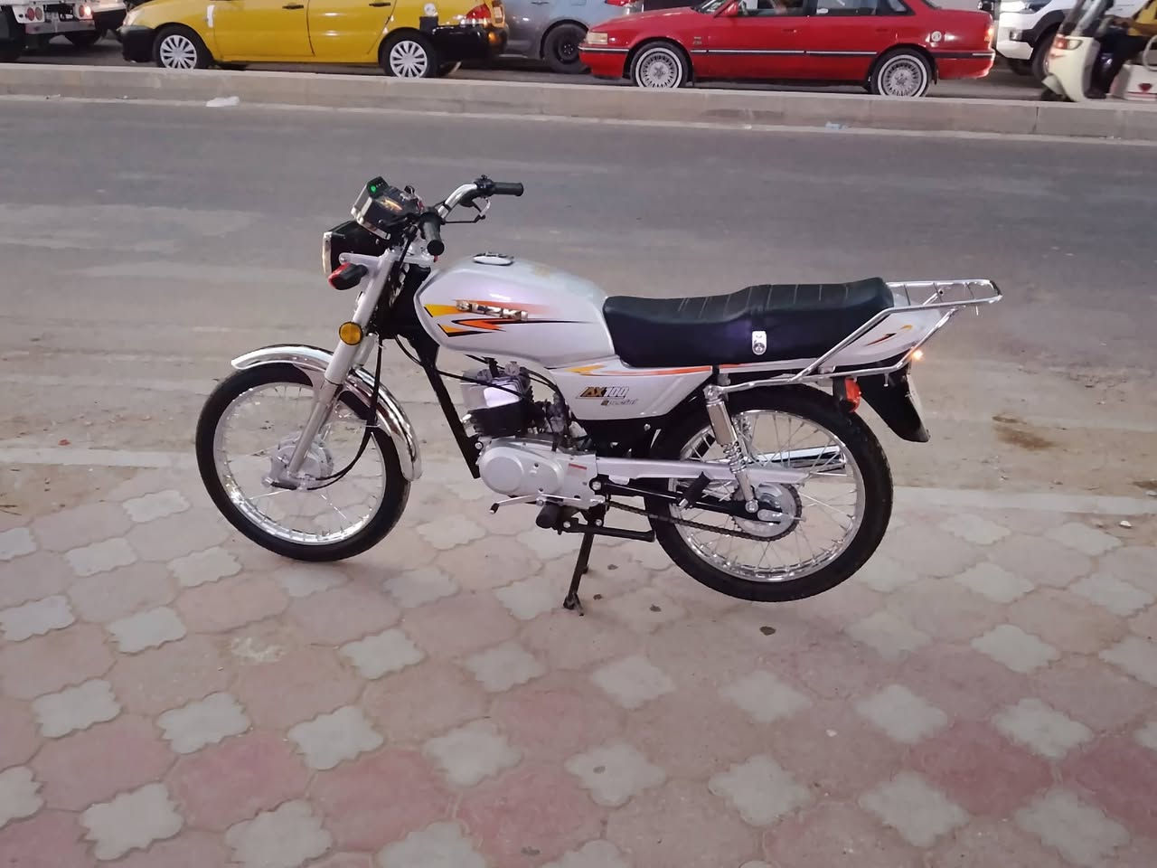 سلام عليكم دراجة شبيهت المزت موديل2025 مكينة 100cc دراجة زيرة العنوان ديالى بعقوبه السعر 750 وبيه مجال قليل الاتصال ع***********
