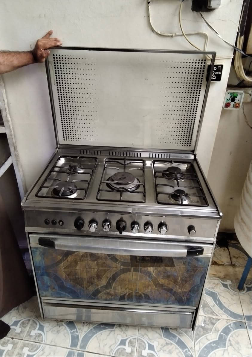 السلام عليكم طباخ مصري نضيف للبيع السعر 150الف وبي مجال العنوان كنطرة خليل باشة ***********
