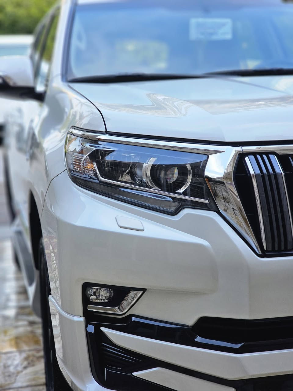 برادو 2023 ،vx ساز
ممشى السيارة/ ٤٤ الف كيلو حقيقي 
مكفولة من الصبغ والبارد والفتح والدبل كوت فقط شخط مال خباثة بسيط جدا  بالجاملغ والباب الخلفية 
السيارة فول وv6 
السعر ٥٠٥ وبيها مجال بسيط 
الاتصال/ ***********
***********
