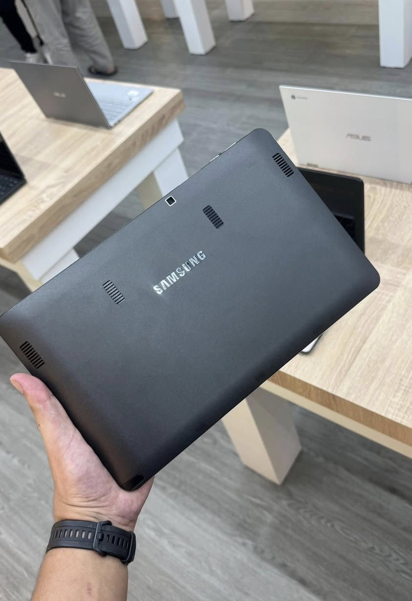 تاب من شركة سامسونك العالميه
عرض خاص بس 80 الف مع توصيل بس 4 قطع متوفره 
ضمان شهرين اي خلل مصنعي
معالج i5
هارد 128ssd
رام 4
حجم 12 انج
تاب يحتوي ع قلم 
يحتوي ع كامره 
دبل سماعه 
يحتوي ع مدخل hd
مدخل يو اس بي عدد 1
مدخل رام 
مدخل اوكس
نظافه الجهاز 95‎%‎
للحجز رقمك وعنوانك
***********
***********

