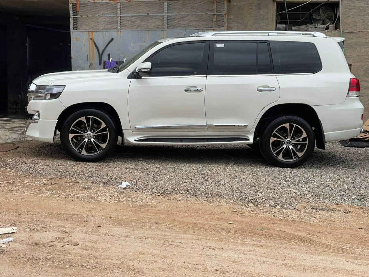 2010 8 پستؤن
كامل كراوة بة 2021
سةيارةكة عام بؤياخة 
سةيارةكة دوبةية مةنة فيسو رةقةمي دوبةي لةگةلة 
گيرو مةكينةي بة شةرتة
سةيارةكة تا بلي جوانة 
سعري ١٩٠ 
viber / whatsApp
*********** شمشمل, السليمانية
