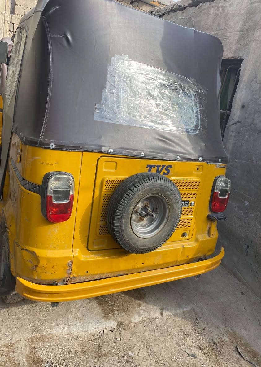 تكتك تفي اس للبيع موديل 2019 ادوات مكفولة من السرقه كلشي شغال بيها بس بيها خياسات  وطخات مثل ماوضع بالصوره 
يرالدها ترتيب شويه  مكاني البصرة الزبير السعر مليون و600 وبيها مجال قليل المو شراي لاتعبني  *********** متواجد واتساب
