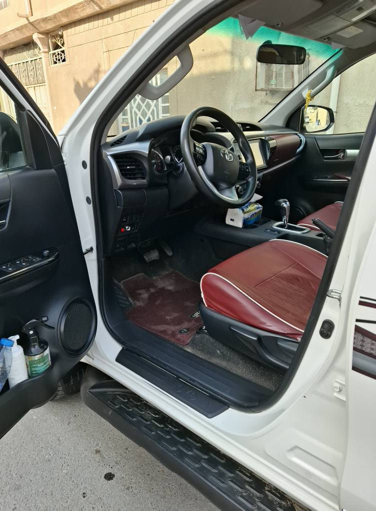 السلام عليكم 
تويوتا هايلوكس D4 للبيع 
موديل2021 
فول مواصفات 
مكفولة من ضربة وصبغ 
مكينة بيها ضعف 
سنوية منتهية  
ماشية 165 الف 
قابل للزيادة 
السيارة جاهزة من كلشي 
السعر 285 وبيها مجال 
مكاني البصرة الزبير 
*********** الزبير, البصرة
