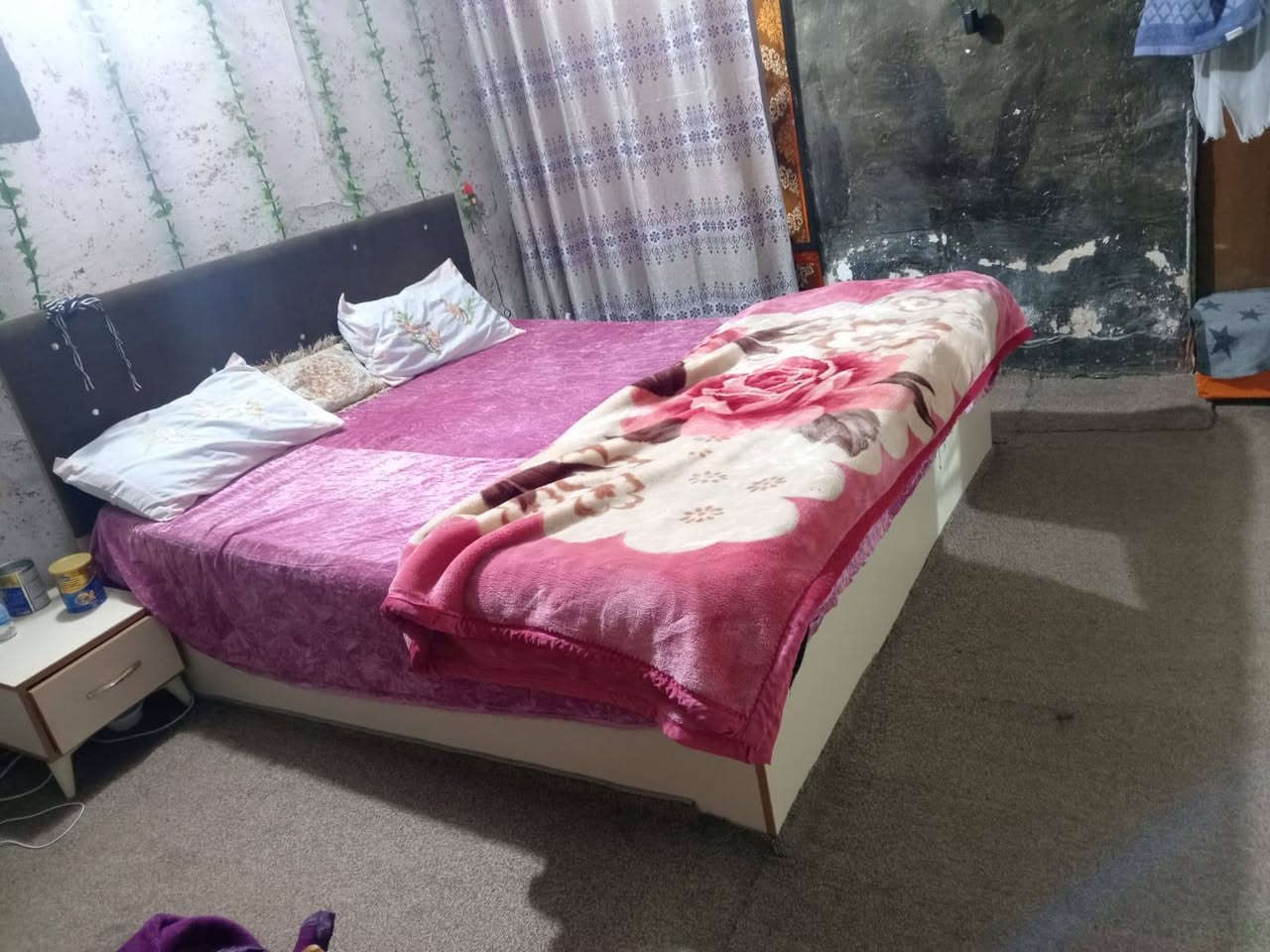 غرفه للبيع ***********
