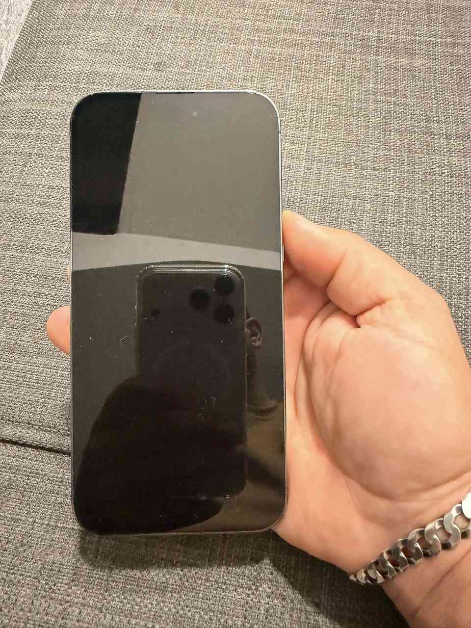 السلام عليكم ايفون 14 برو ماكس  دبل سيم كارت ذاكره 256  
نظافه 100‎%‎ مداخل تصليح ع ايدي اني فاتحه من الكارتونه و تجي تاخذه من الباب و انطيك بي الضمان الي يعجبك ممفتوح و لا مصلح بي اي شي 
و احلى من الصور كلش نظيف 
السعر 875 الف
***********
