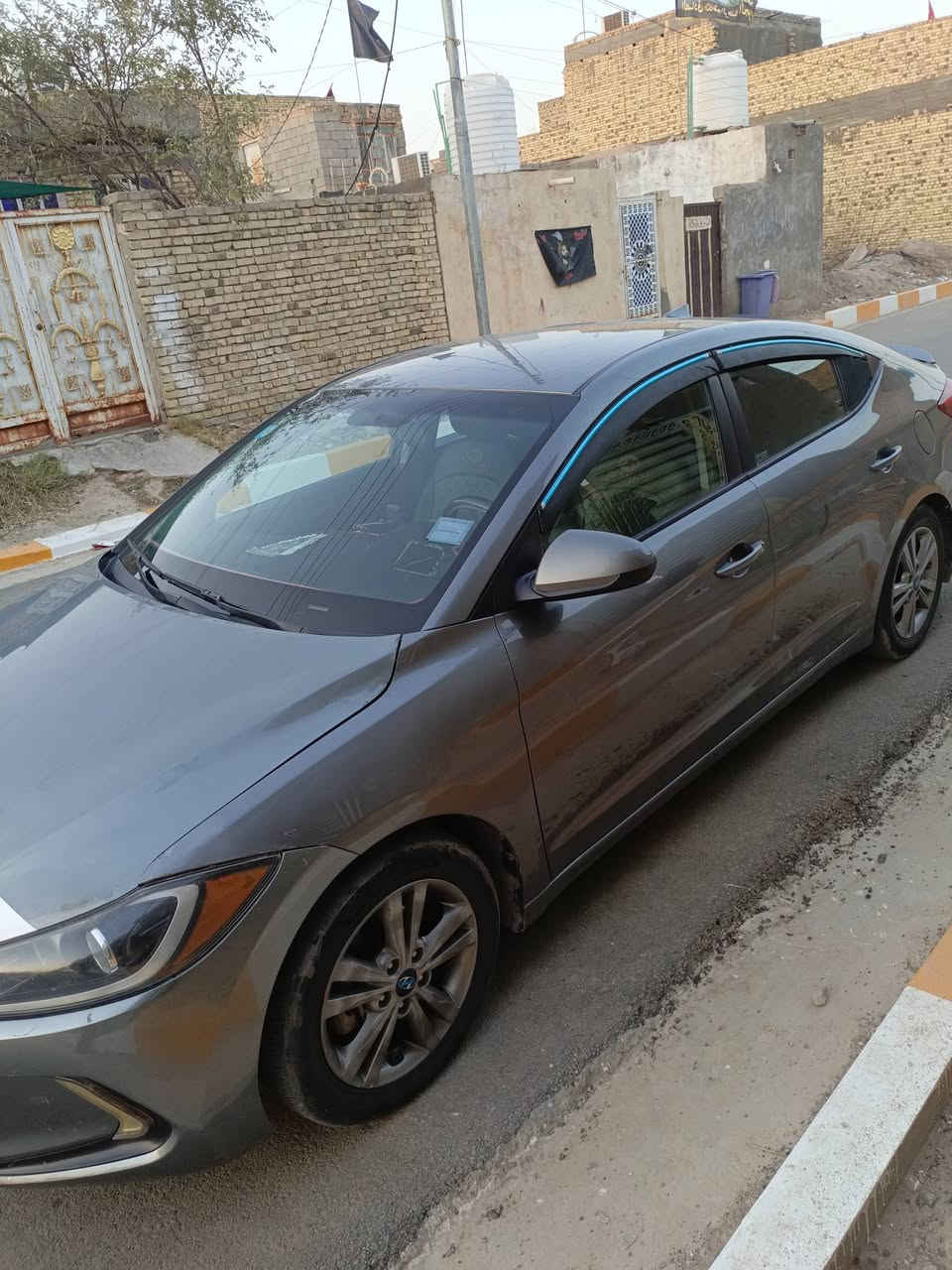 النترا موديل 2018  امريكي حادث حافه البنيد خفيف كلش رقم قادسيه خصوصي انكليزي بأسمي  مكينه دوش 2000 (ست نمر) وبيها نضام عادي وسبورت وايكو  شاشه وكاميرا خلفيه وحساسات    تنبيه مع صوت جانبي وخلفي وتحكم مرأة ومانع انزلاق  سيارة جاهزة من كلشي و لا مبدل بيها شي ولا صبغ مكينه وكير  وحداديه شرط الفحص السعر 115 
رقم ***********
 الناصريه قضاء النصر
