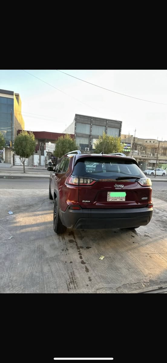 للبيع جيب شيروكي (بزون) فئة لايتود
موديل 2019

محرك 2400 سايد بريك دگمة

ضربتها جانبية باب السائق (ايرباك البردة فقط)

گير ومحرك بلاد واستندر

تبريد ثلج 

سيارة نضيفة جدا

مكان : بغداد سيدية

سعر 125 بيها مجال

***********
