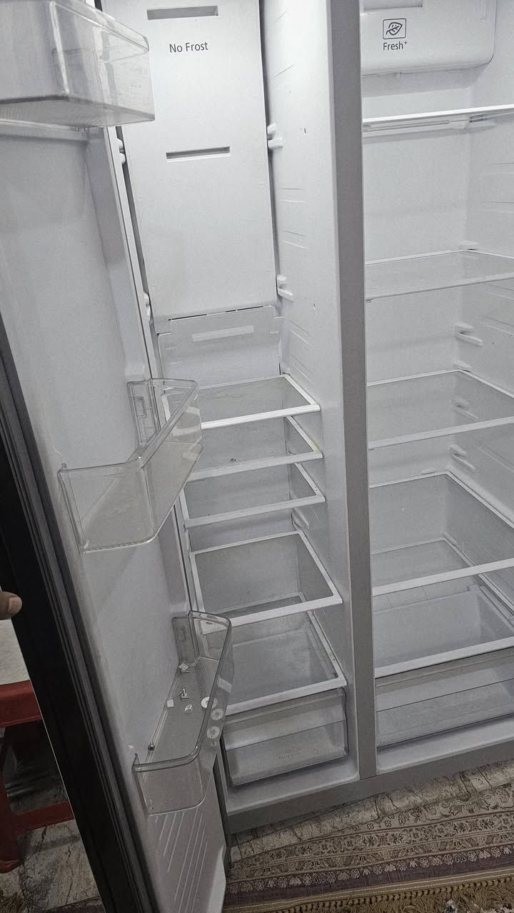 ثلاجه ٣٠ قدم نوع نوجي للبيع جها ثلاجه وجها مجمده ٣٥٠ الف بيها مجال دوره طعمه ***********
