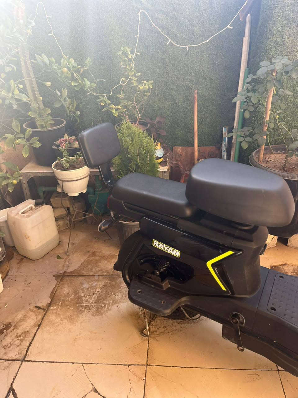 دراجة شحن الريان حجم 16 جديدة ما ماشية قليل جدا موديل 2025 (بصمة وسويج + شاحنة اصلية) بطاريات جديدة كلشي ما بيها ما مبدل بيها شي تمشي 55 نظام سرعتين فقط .
السعر : 350 وبيها مجال. 
مكاني: بغداد - ملحانية الضباط مقابل حي الحسين .
الاستفسار : ***********
