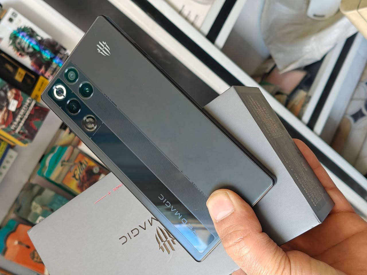 السلام عليكم 
هونر ماجك 11 بروا 
ذاكره 256/12
ملحقاته الاصليه كاملة 
نظافته 1000% 
أخو الجديد مستخدم ايام نسخه عالمية 
اقوى معالج مع اقوى بطاريه واداء السعر 875 الف قفل 
مكان المكتب بابل يوجد توصيل محافظات


**إذا كنت صاحب هذا الإعلان وتريد حذفه لأي سبب، رجاءا أرسل رسالة إلى الدعم الفني**