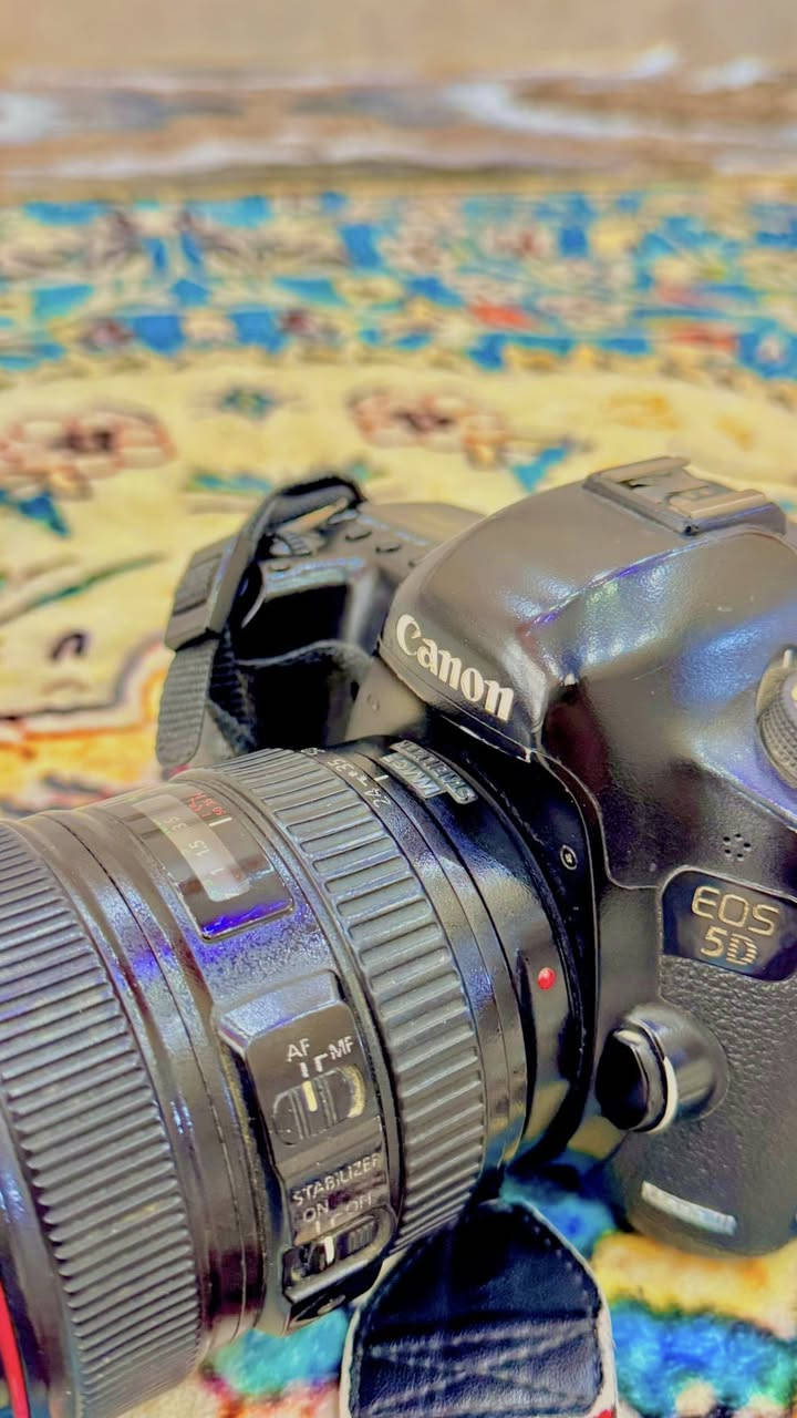 سلام عليكم
كامره كانون 5D مارك 3 

عدسة رنك احمر 24:105 

عدسة 50m 

شاحنة الأصلية وبطارية الأصلية وحقيبة 

السعر مليون و١٠٠ 

مكاني الديوانية آل بدير 

رقم الهاتف *********** ☎️
