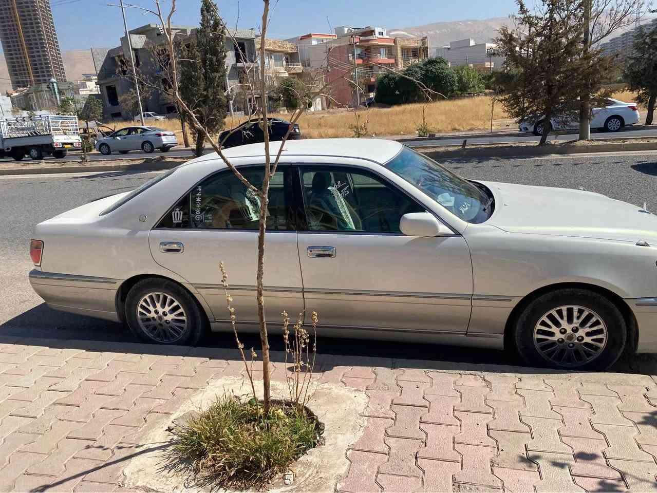 مەليكەى مووس مەكينەى VVT ئالتونى بازار، دوو دوگمه، مەكينەى مەزبووت و بێ كێشەيه، كۆدى بۆ كراوه، جوار جام كارەبايی، قوفلّى مەركەزى، ABS, ئاوێنەى ئەخەوێ و هيتەرى ئاوێنەى هەيه، تەبريد سارد و گەرم مەزبووت، داشبلى زەردى نەجەف، بەسمه رەساسى، تەحدید سورعە، سەلاجەى پێشەوه، پەردەى كارەبایی، ناوەوی سەيارەكه لۆك ماوەته و كوشنەكانى وەك تازەن، بەس كوشنى سەكن كارەباييه و چوار چەمەلاغى بۆياخه.
*********** السليمانية, العراق
