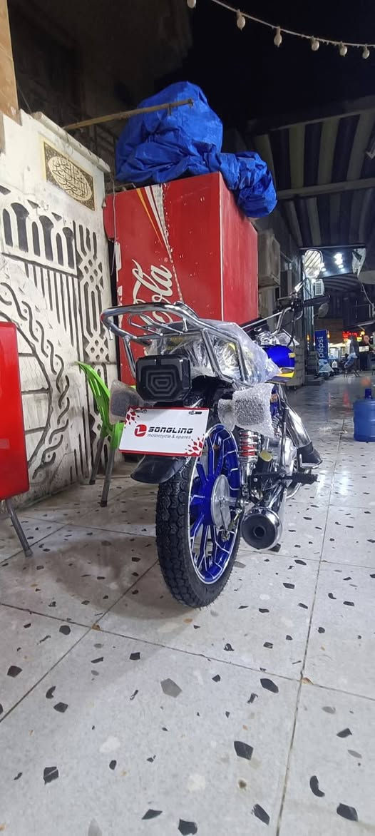 السلام عليكم ورحمة الله وبركاته ....
عندي دراجه سونك مثل ما موضح امامكم دراجه نضيفه خير من الله كفاله عامه أوراق ما مرقمه محرك ما مفتوح نضيفه موديل 2025 رايدها نشالله ب 750 وبيها مجال للطيبين 
مكاني ديوانيه دغارة هذا رقمي 
***********
