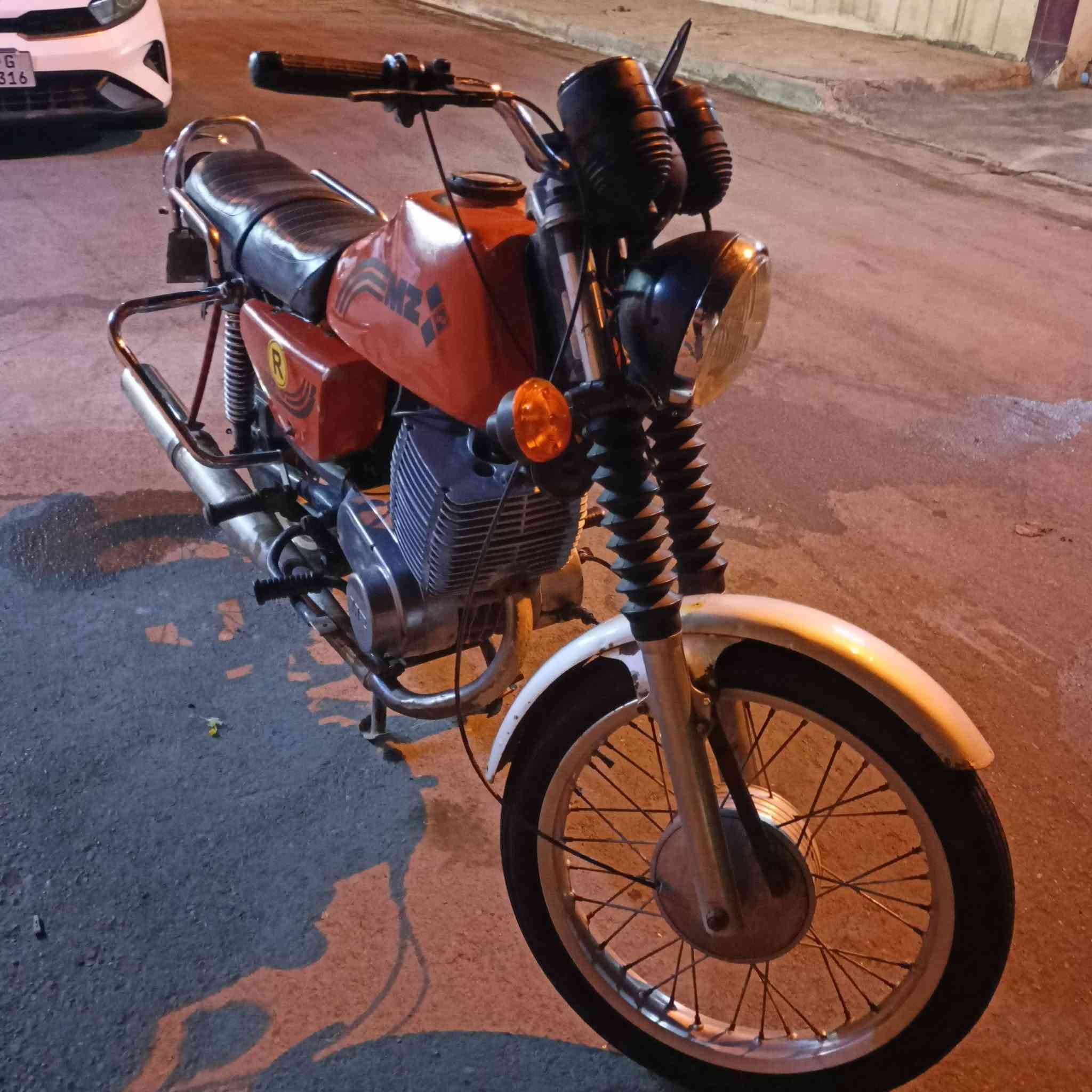 السلام عليكم دراجه MZ للبيع موديل 84 سنويه ورقم بغداد الدراجه شغاله كهربائيات كامله للاستفسار *********** مكان بغداد
