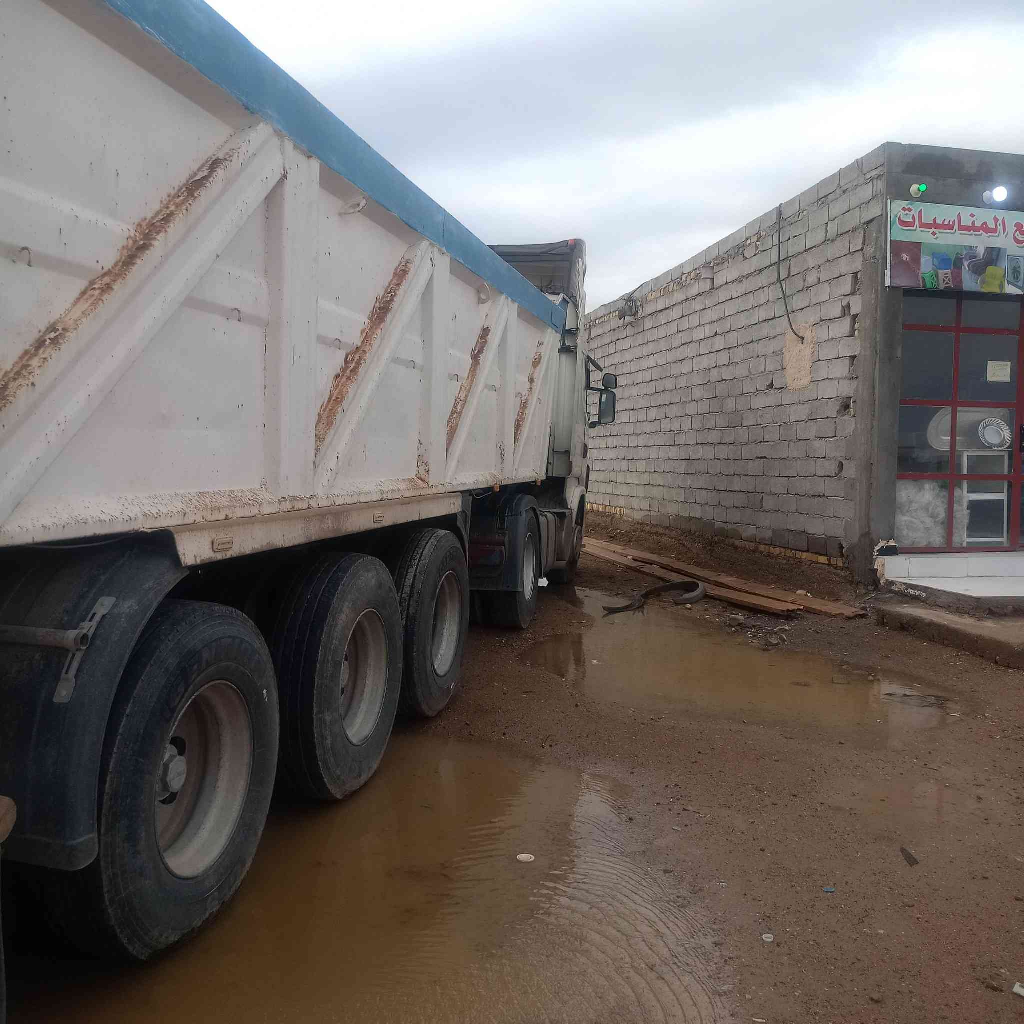 السلام عليكم ورحمة الله وبركاته للبيع اسكانيا 2006 ارقم اربيل الى نهاية 2027 شرط التحويل عربانه دار اقصاب 2009 مكفوله محرك R420 كير GRS420 بالاصل كير أوتوماتيك ومحور عادي ظفيرة الأوتوماتيك موجودة العنوان ميسان علي الغربي ت،***********/***********
