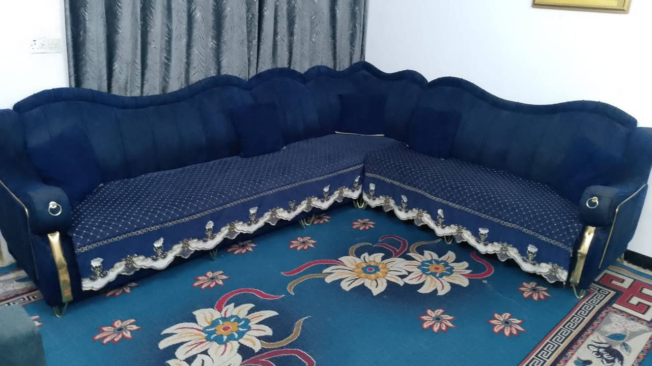 سلام عليكم تخم ديوان للبيع 8 مقاعد نضيف تفصال تكمه السعر 250 وبيه مجال بسيط الشراي  يتصل بلرقم ويدلل *********** وتساب موجود مكان بغداد البياع
