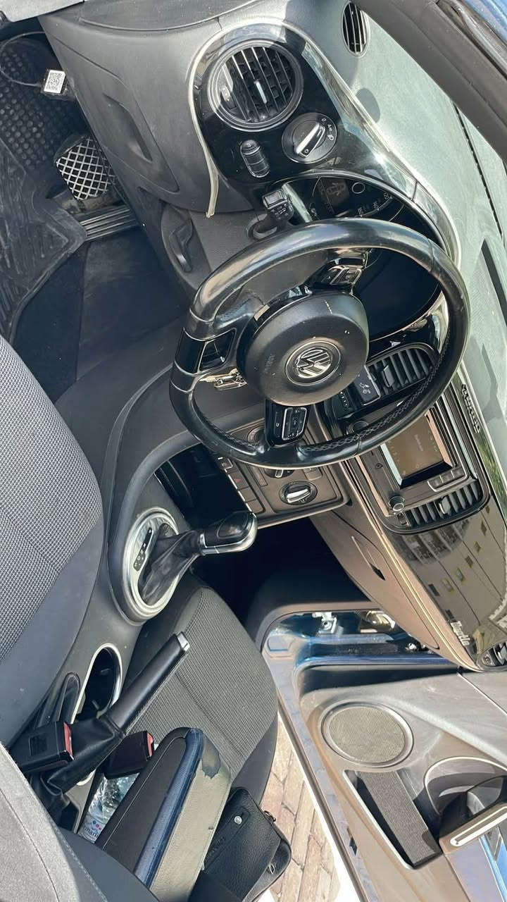 volkswagen beetle 2017 

گیڕ و مکینە كارەبای بەشەرت  .. مکینە  4 بستۆن حجم 18  تۆربۆ …. سەیارەیەکی زۆرجوان و خاوێن و بێ مەسرەفە ژوورەوەو دەرەوەی  زۆر  تازەية… سەیارەكە دوو  پارەچە  بۆیاخە بي ناوەکرتن. 
 -ماوەی رۆشتوو:  ١٢١ ميل   
سەیارەكە نیو مواسەفات 
*********** السليمانية, العراق
