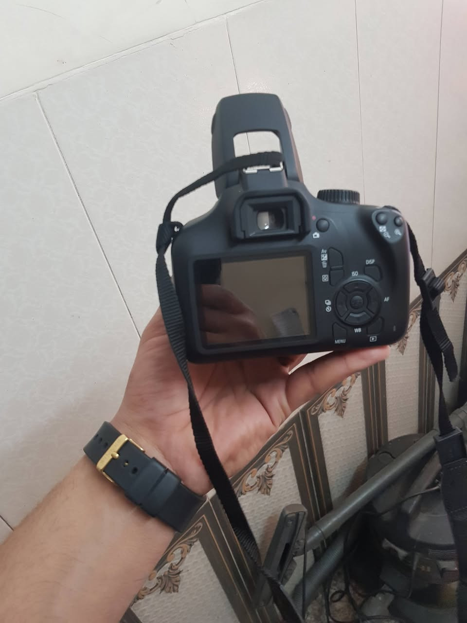 السلام عليكم
كامره كانون اخت الجديده مستعمل شي قليل كامل 
ملحقات كامله جنطه شاحنه نص مموضح بالصوره انطيني سعرها بما يرضي الله واخذه بالعافيه أكثر سعر ابيع 
الشراي يتصل 
مكاني بغداد الدوره 
***********
