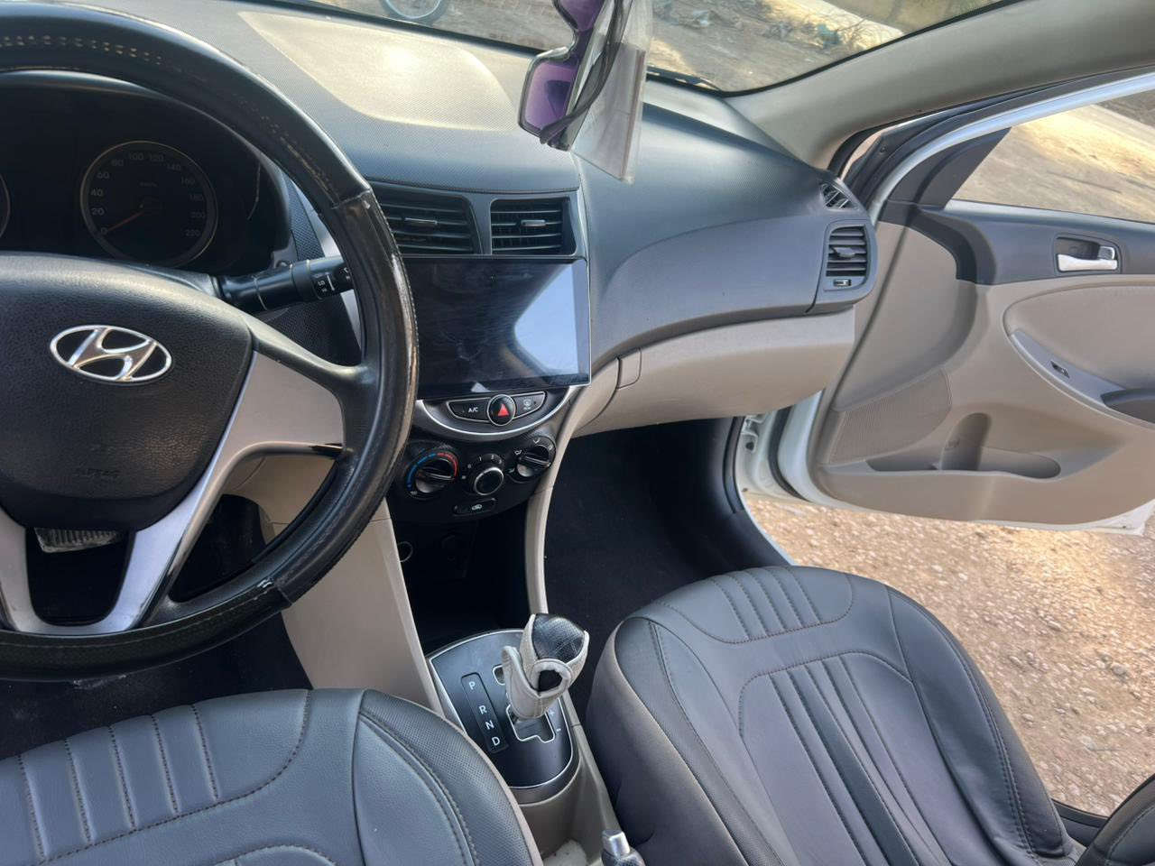 سلام عليكم سياره اكسنت موديل ١٦ مكينه ١٤٠٠ ست نمر مكينه وكير مكفولات سنويه ٢٩ رقم نجف ما مطلوبه ربع بيه صبغ جاملغ ايسر الباقي كفاله لا فتح ولاتبديل ويل كب شاشه تايرات جدد 
دواخل جاهزه من كلشي السعر ٩٠ وبيه مجال مكلف بالنشر غير متواجد على الفيس التواصل مع الرقم ***********
