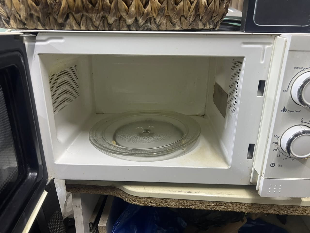 غراض للبيع نظيفات كلمن وسعره ***********
