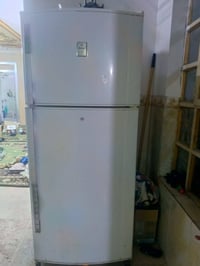 للبيع مستعجل نضيفات وشغالات  مكاني بغداد وسعر مناسب ٠٧٧٠٦٩٦٤٨١٣