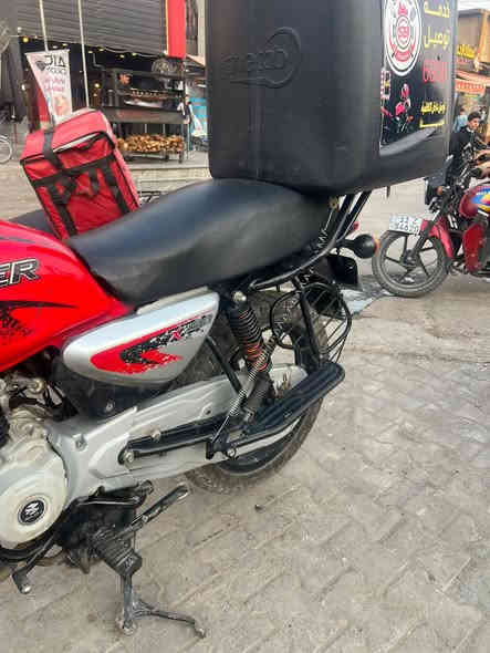 السلام عليكم دراجة بوكسر موديل 22 الدراجة مفتوحة بل شركة واي نقص مابيهة مرقمة بغداد  اسعر مليونين وبيهة مجال شي بسيط الدراجة بغداد الكاضمية ***********
