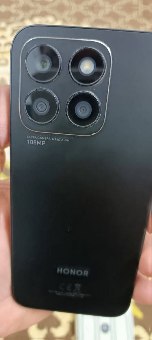 هونر X8bذاكره 256 معالج سناب دراكون  680 بصمه صفح الجهاز مكفول من كلشي بدون ملحقات السكن بغداد مدينة الصدر رايده ب١٦٠ بي مجال الشراي يتصل ***********
