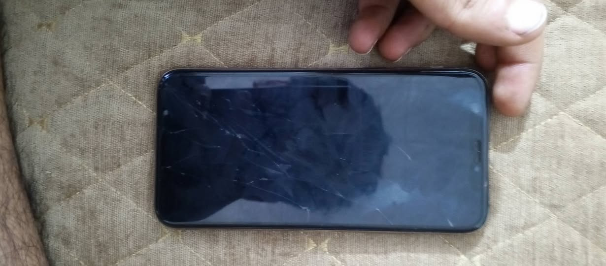 سلام عليكم تليفون XS امريكي للبيع جهاز نضيف الشاشه اصليه مكسوره بس جهاز شغال و ما مئثره عليه شاشه بطاريته 77 كل نقوصات ما بي سعر 115 بي مجال كلش بصيط حك جيه


**إذا كنت صاحب هذا الإعلان وتريد حذفه لأي سبب، رجاءا أرسل رسالة إلى الدعم الفني**