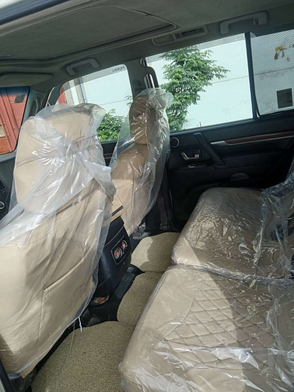 بايجيرو حبتور ٢٠٠٩ فول مواصفات دمام شاشه كشنات جلد وكهربأء فتحه مري شفط سعره ١١٢ بيها جاملاغات كلير مع حالوب خفيف مامبين مكان ***********
