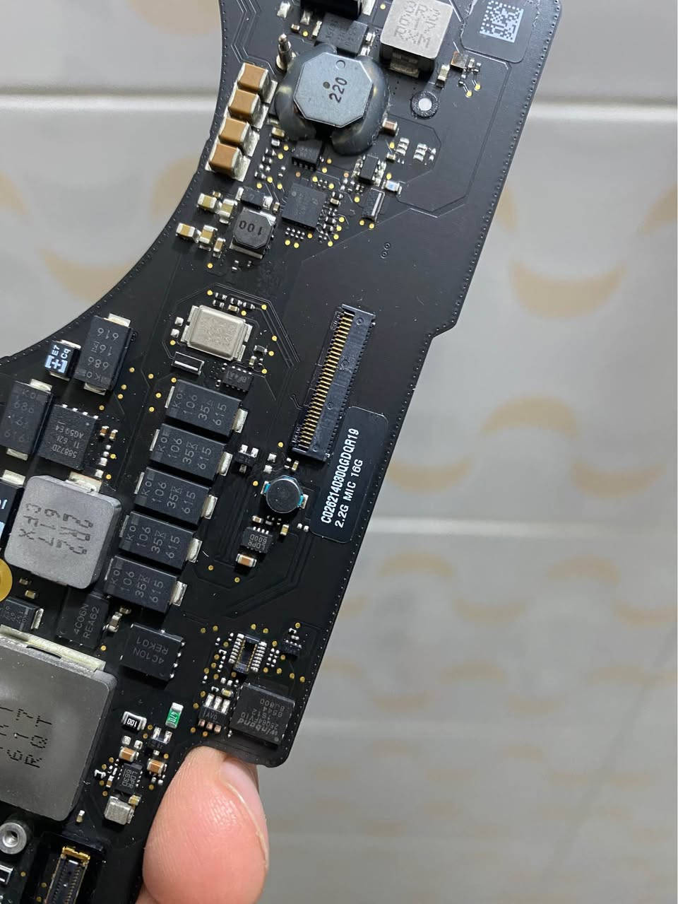 بۆردی لاپتۆپی ماکبووک پڕۆ (Retina, 15-inch, Mid 2014/2015) بۆ فرۆشتن. بۆردەکە زۆر خاوێنە و هەموو بەشەکانی بە گەرەنتی کار دەکەن.
تایبەتمەندییەکان:
• پرۆسێسەر: Intel Core i7 (Haswell) خێرایی 2.2GHz.
• ڕام (RAM): 16GB (ئەمە گەورەترین ڕامە کە لەسەر ئەم مۆدێلانە هەیە). بشدار, السليمانية


**إذا كنت صاحب هذا الإعلان وتريد حذفه لأي سبب، رجاءا أرسل رسالة إلى الدعم الفني**