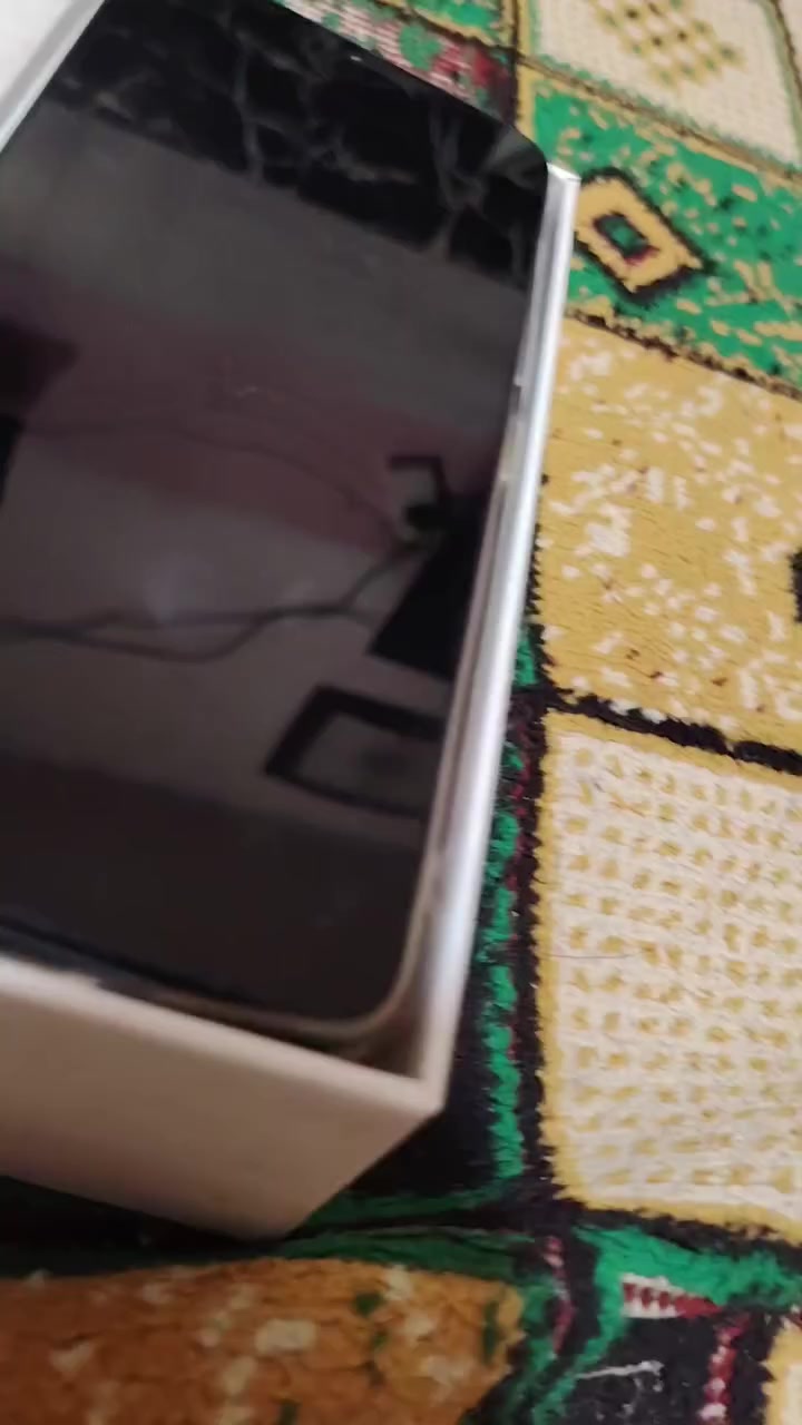 السلام عليكم 
هذا المنتج هو هاتف ذكي من طراز Redbeat E3، وتتميز مواصفاته بما يلي:
سعة التخزين: 256 جيجابايت.
الذاكرة العشوائية (RAM): 12 جيجابايت + ذاكرة افتراضية إضافية.
العلامة التجارية: Poova Holdings.
شعار المنتج: "Real Parameters Better Quality" (مواصفات حقيقية، جودة أفضل).
السعر 100 وبي مجال قليل
*********** متواجد خاص واتساب مازنجر
