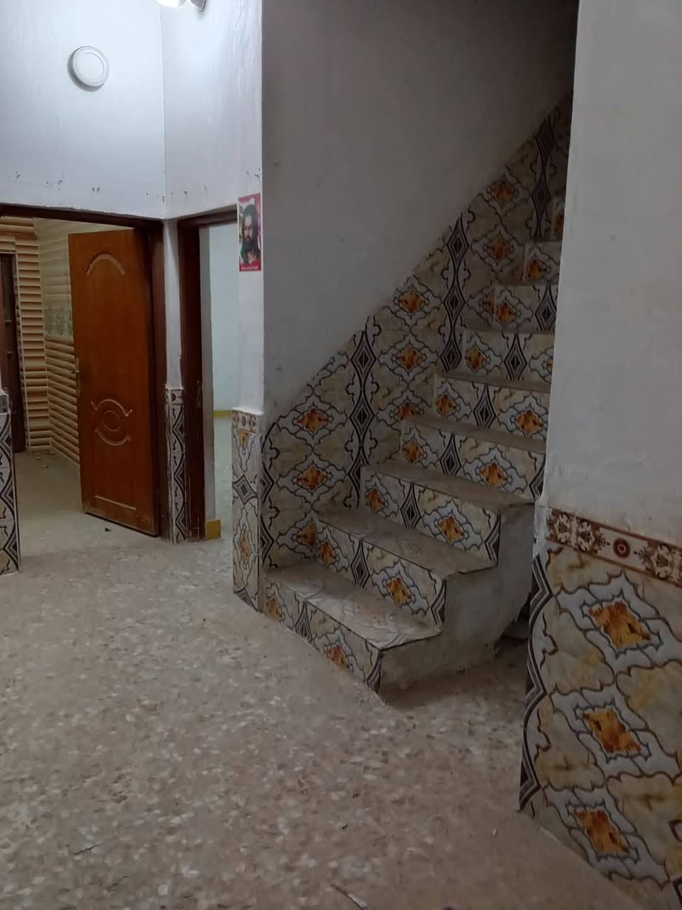 بيت #للايجار مساحته 110متر موقعه #التقيه_الثالثه   قرب مذخر الادويه يحتوي علئ غرفه وصاله ومطبخ واستقبال وصحيات داخليه و خارجيه  وكراج سياره 
#ايجاره 250 الف مع الماء والكهرباء 
للاستفسار اكثر
*********** واذا اكو احد شراي هم للبيع
