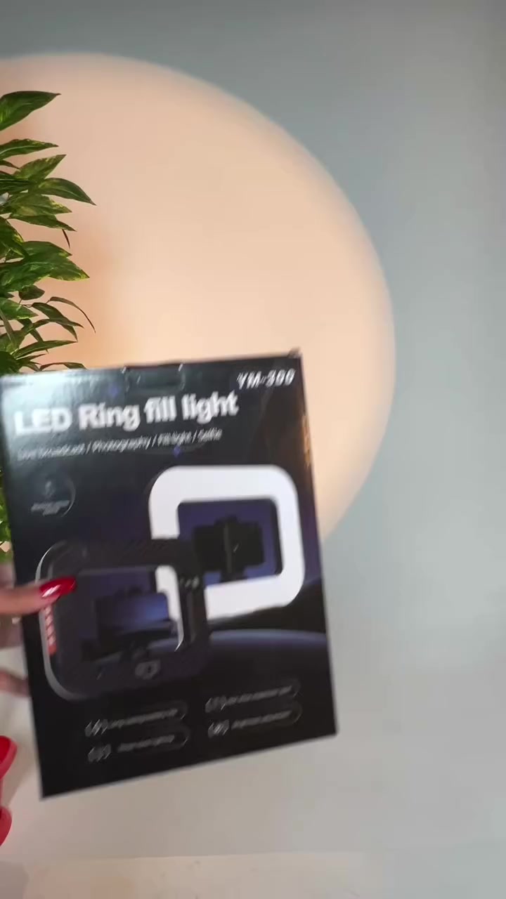 إضاءة LED Ring Fill Light متعددة الاستخدام للبث والتصوير
الموديل: YM-300

إضاءة LED عملية ومصممة لتحسين الإضاءة في البث المباشر، التصوير، والسيلفي باستخدام الهاتف أو الكاميرا.

• مناسبة للبث المباشر، التصوير الفوتوغرافي، إضاءة الوجه، والسيلفي

• تحكم بالإضاءة عبر ضبط السطوع ودرجات اللون

• ثلاث نغمات إضاءة مختلفة (Three-tone lighting)

• مزودة بتحكم عن بُعد عبر البلوتوث

• بطارية مدمجة بعمر تشغيل يصل إلى حوالي ساعة

• تصميم حلقي عملي مع حامل للهاتف

• درجة حرارة اللون: 2500K – 8500K
• عدد لمبات LED: 240 LED
• الطاقة: 20W
• الإدخال (Input): 5V / 2A
• سعة البطارية: 1500mAh, سعر 25000,


**إذا كنت صاحب هذا الإعلان وتريد حذفه لأي سبب، رجاءا أرسل رسالة إلى الدعم الفني**