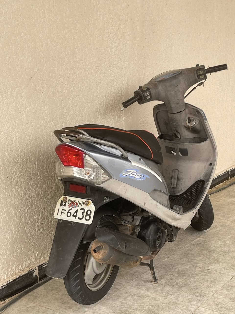 السلام عليكم دراجة قجمه للبيع كفرات ودواخل ومكينه كله ختم واحد مين ماتباوعلهه مختمه دراجه الكزوز جان بي صوت لان ناقص برغي هسه شديتله برغي الدراجه خرسه ماتنسمع تشتغل سلف هندر اشاير يمنه يسره اللايت كدام بس قاعده بالفين ويشتغل بك لايت شغال الما يشتغل بيهه من الكهربائيات هورن+لايت+عداد سرعه فقط شلعه ومعدل توصل ١٢٠ عدله ماتلحكهه رايدهه ب٧٢٥ وبيهه مجال قليل مكان بصره ابي الخصيب شارع الوسطي الرقم ***********
