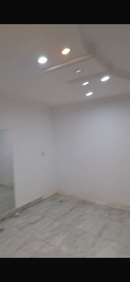 بيت جديد للايجار في منصور محله ٦٠٣ تفاصيل غرفتين نوم كبار وصاله وهول ومطبخ وصحيات وكراج وحديقه سعر الايجار مليون ونص للاستفسار ***********
