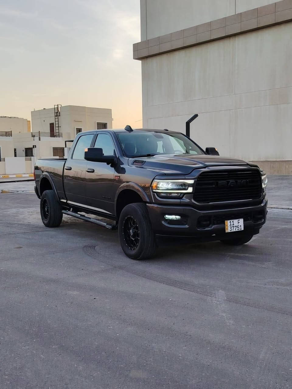 السلام عليكم للبيع دوج رام 2022 امريكي السعر 280 ورقه السياره ماشيه 46 الف رقم بغداد بسمي الموصفات فول الفول ماعده الفتحه كشنات تدفئه تبريد كشنين كهرباء 5 كامرات حساس امامي خلفي 4 انضمة قياده الباب الخلفي كهرباء مكينه 8 سلندر شرط كير ومكينه مامفتوحات وبعد بيه هوايه موصفات بصمه وتشغيل عن بعد الضرر ربع جاملغ خلفي والسياره حيل جديده وبل خير عل ياخذها تحويل ثاني يوم العنوان تكريت
***********
