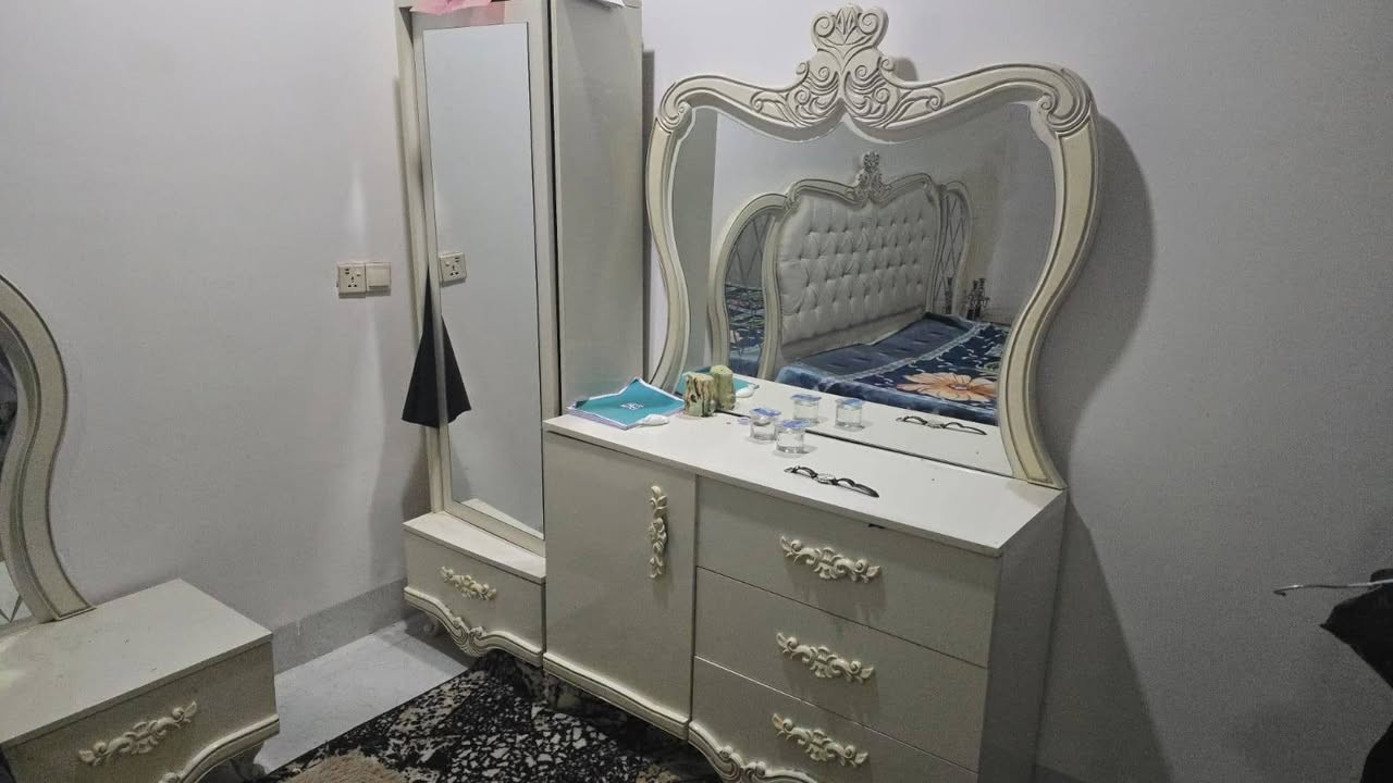 غرفة نوم للبيع
للاستفسار الإتصال على الرقم ***********
