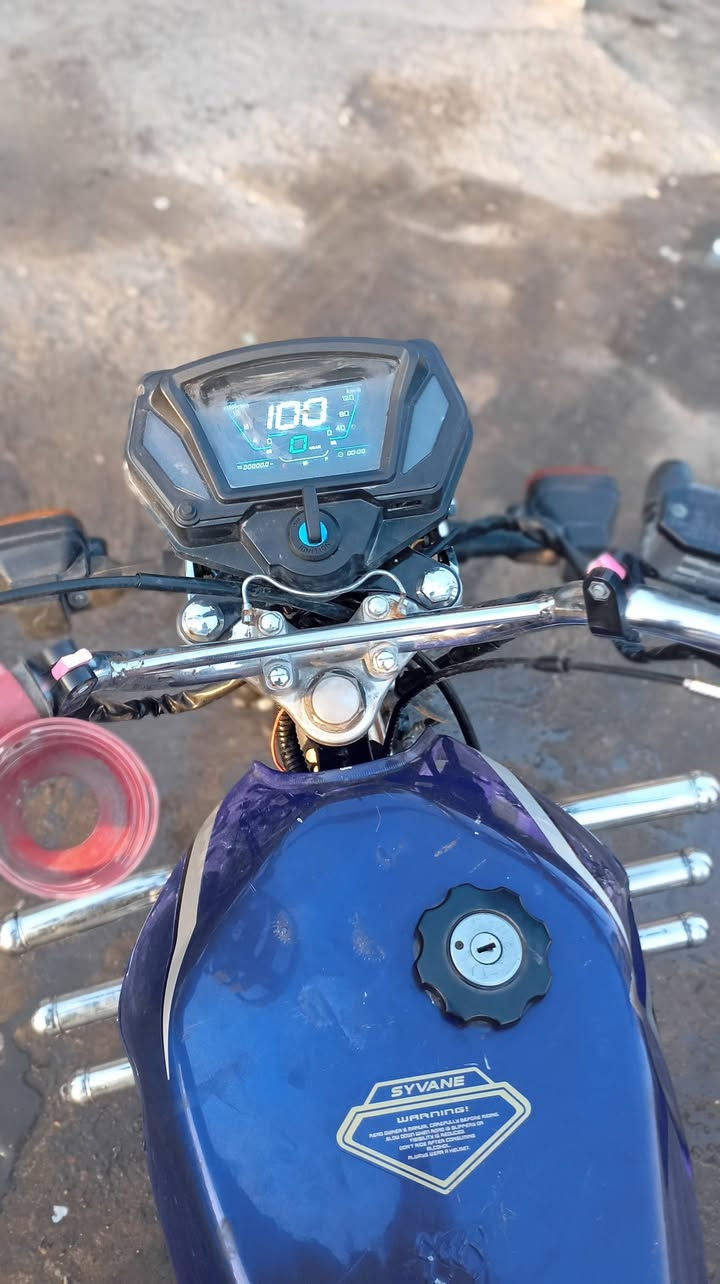 سلام عليكم دراجه 21للبيع دراجه جاهزه من كلشي نضافتها خير من االله  مثل مواضح بصوره كهربائات كلها شغاله دشبول الكتروني  سعر 450وبيها مجال بيها منفيس ***********العنوان صقلاويه
